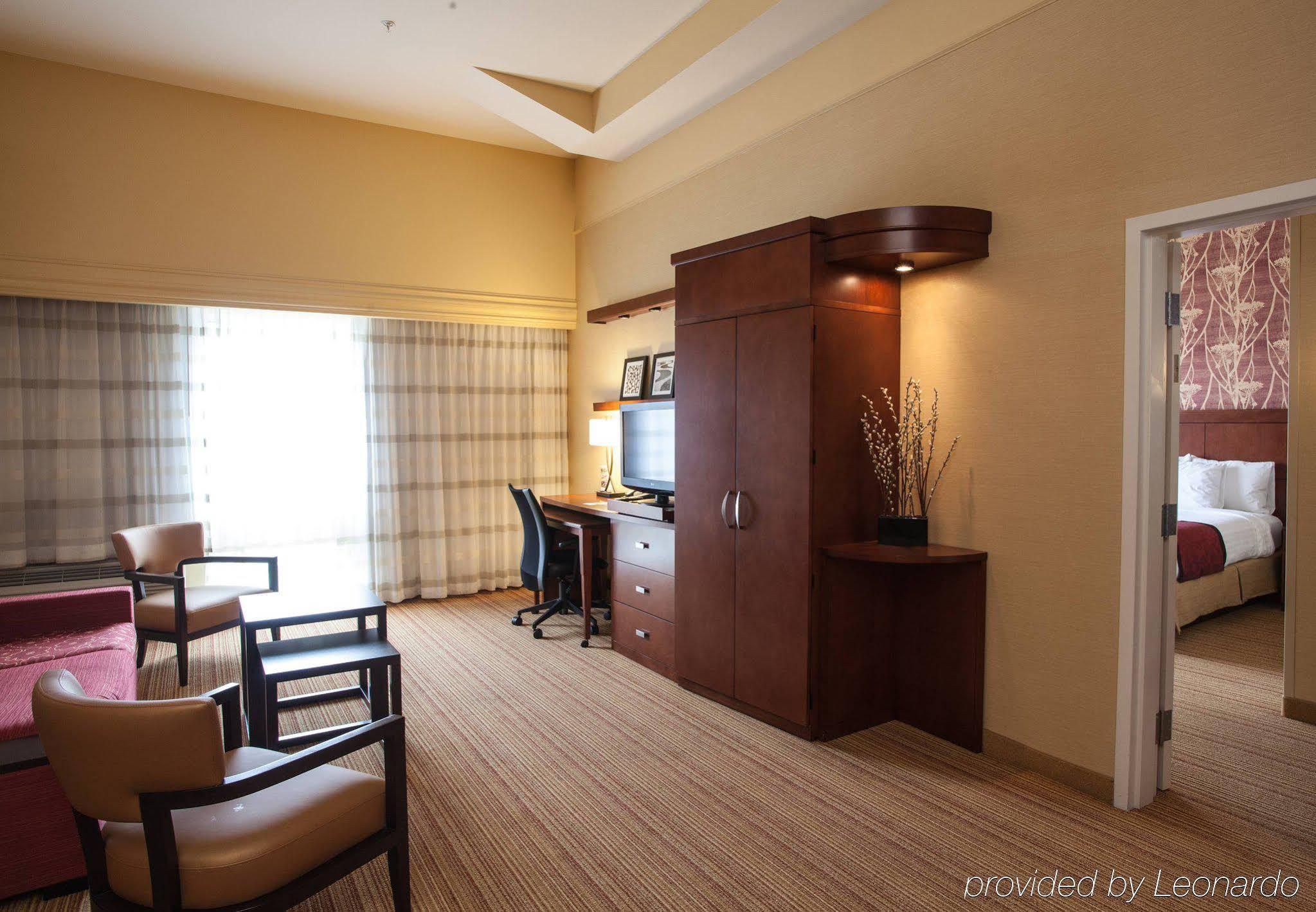 Courtyard By Marriott York Hotel Buitenkant foto