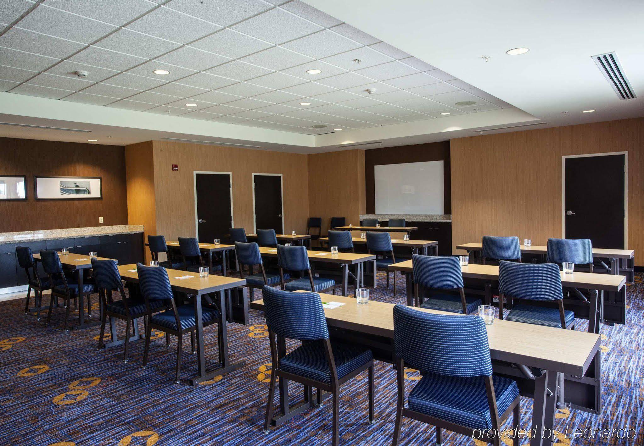 Courtyard By Marriott York Hotel Buitenkant foto