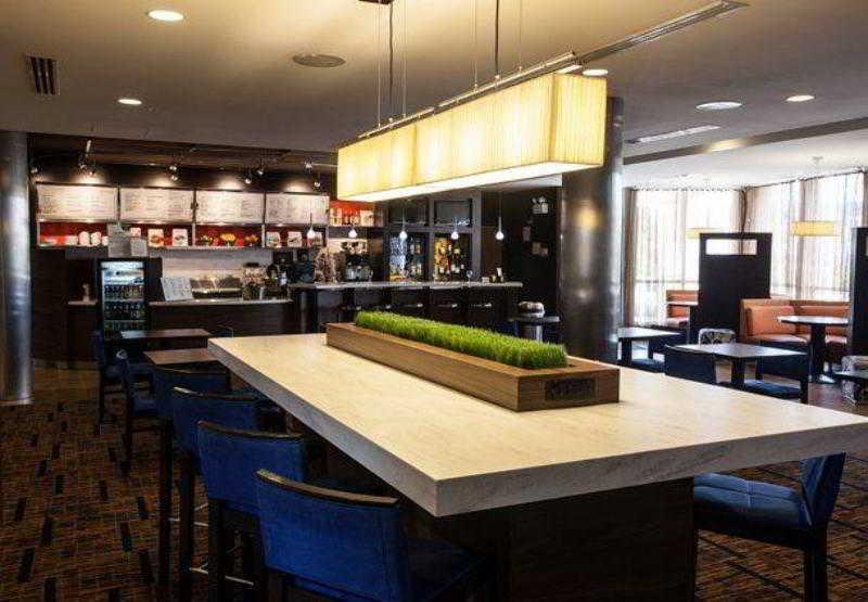 Courtyard By Marriott York Hotel Buitenkant foto