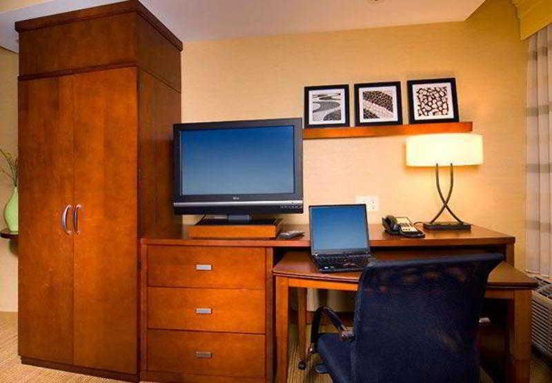 Courtyard By Marriott York Hotel Buitenkant foto