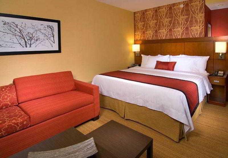 Courtyard By Marriott York Hotel Buitenkant foto