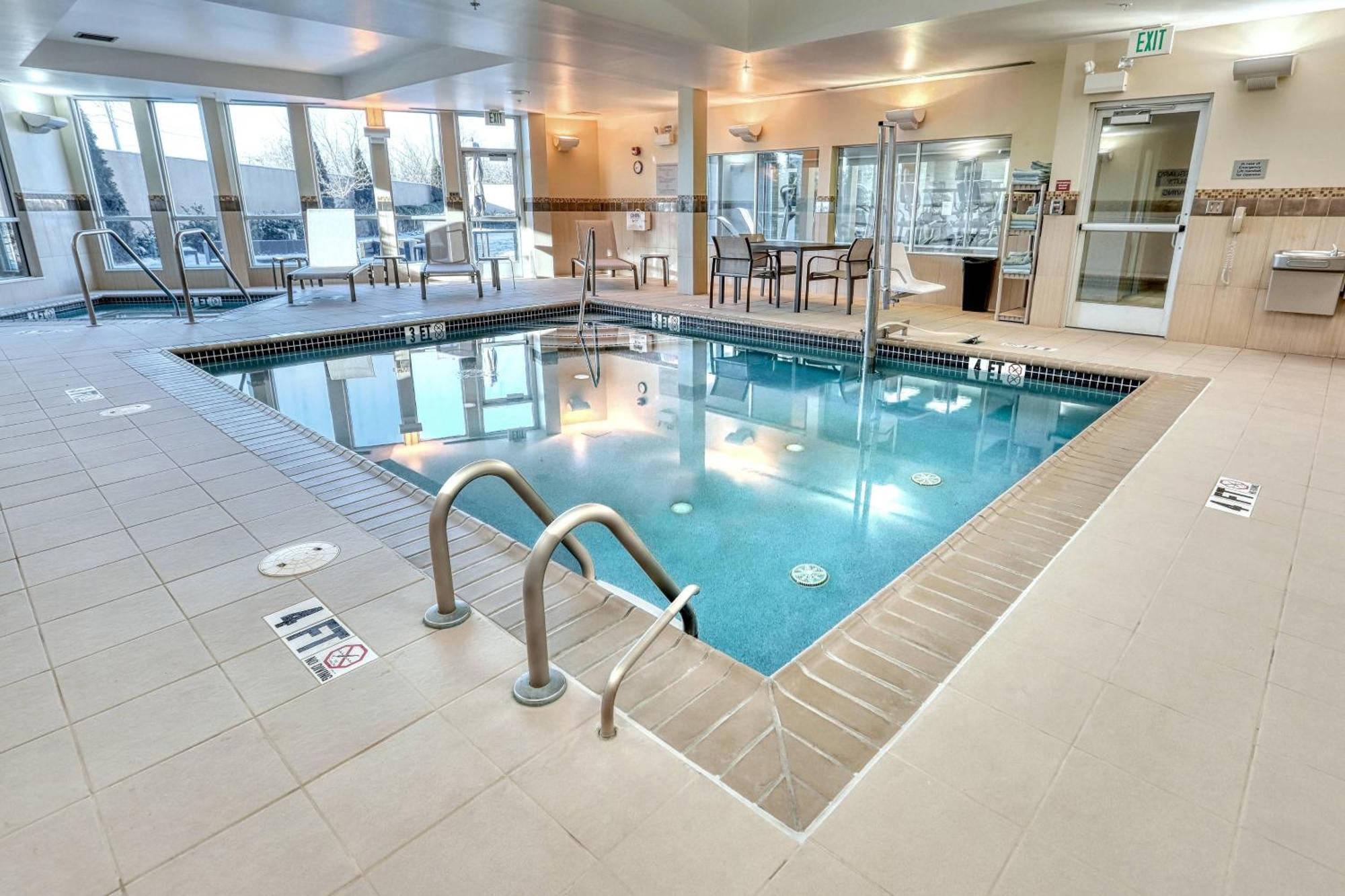 Courtyard By Marriott York Hotel Buitenkant foto