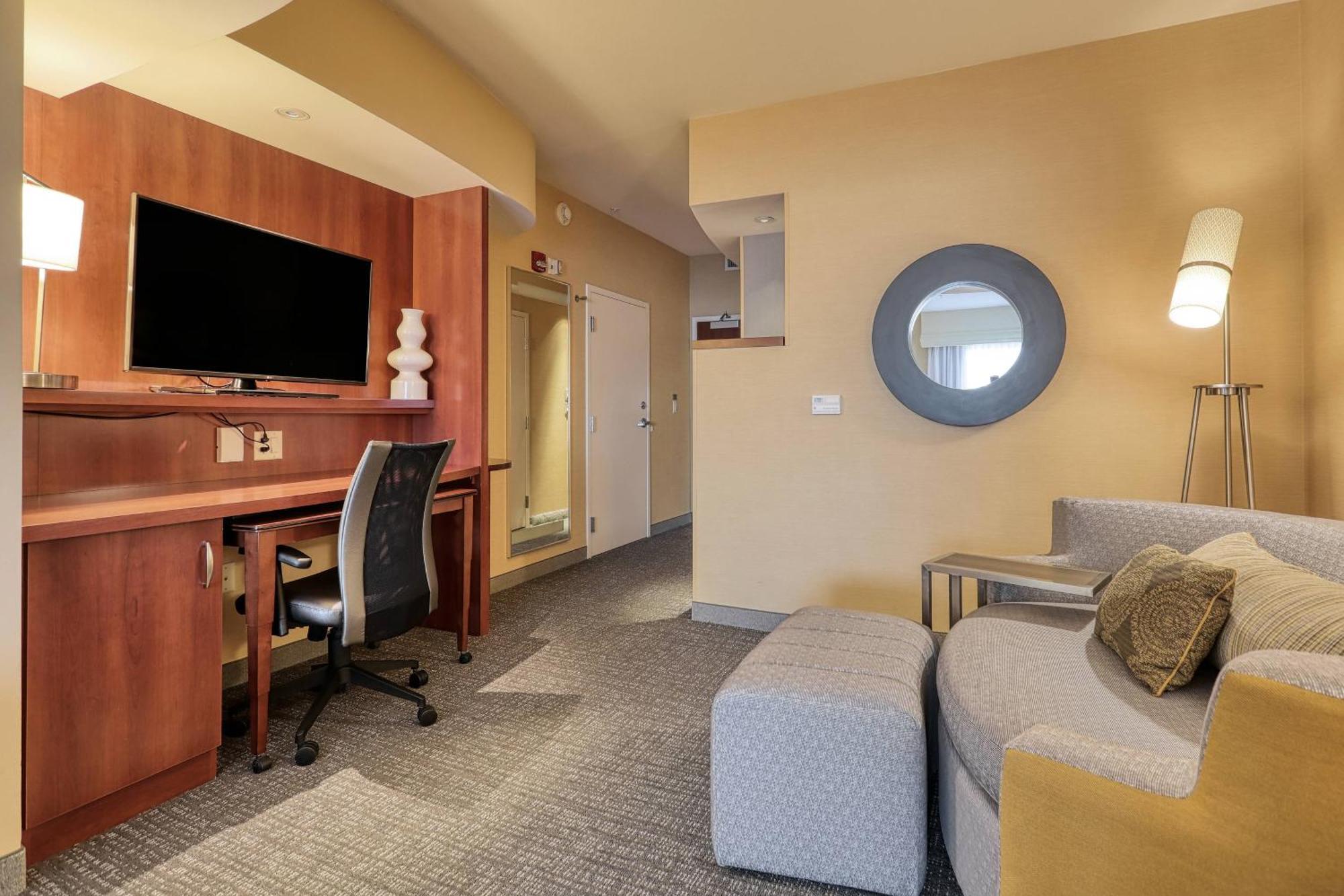 Courtyard By Marriott York Hotel Buitenkant foto