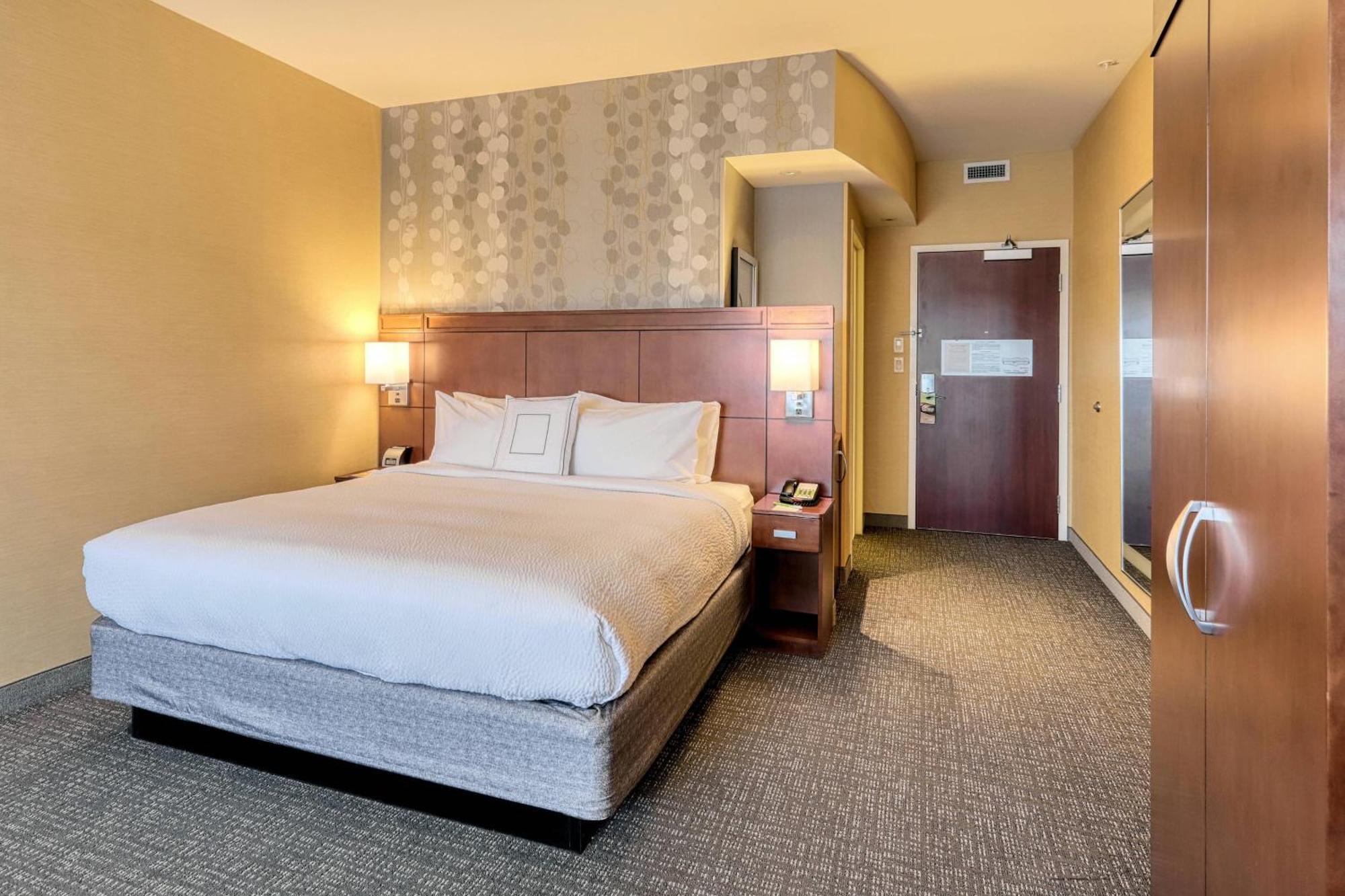 Courtyard By Marriott York Hotel Buitenkant foto